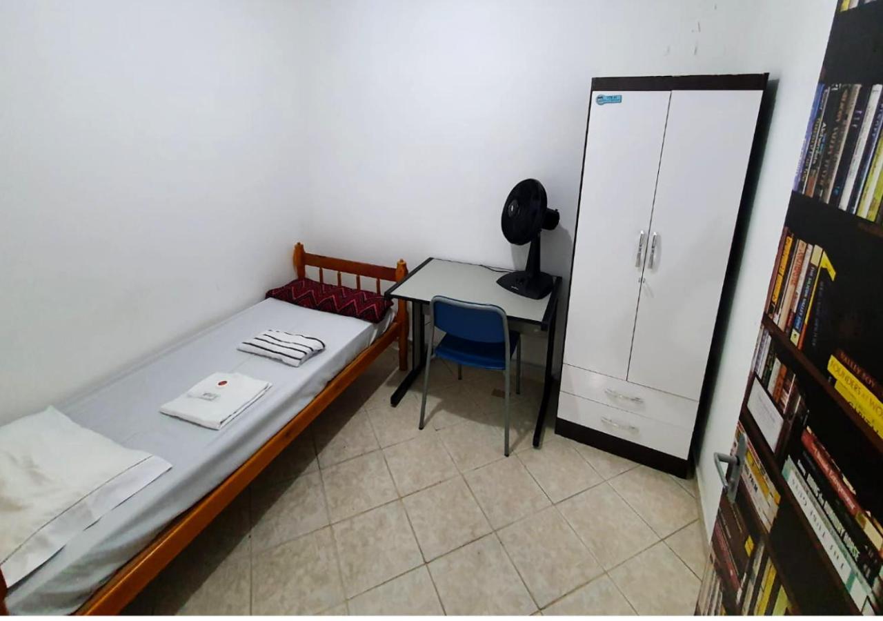Hostel Airport Rooms ディアデマ エクステリア 写真