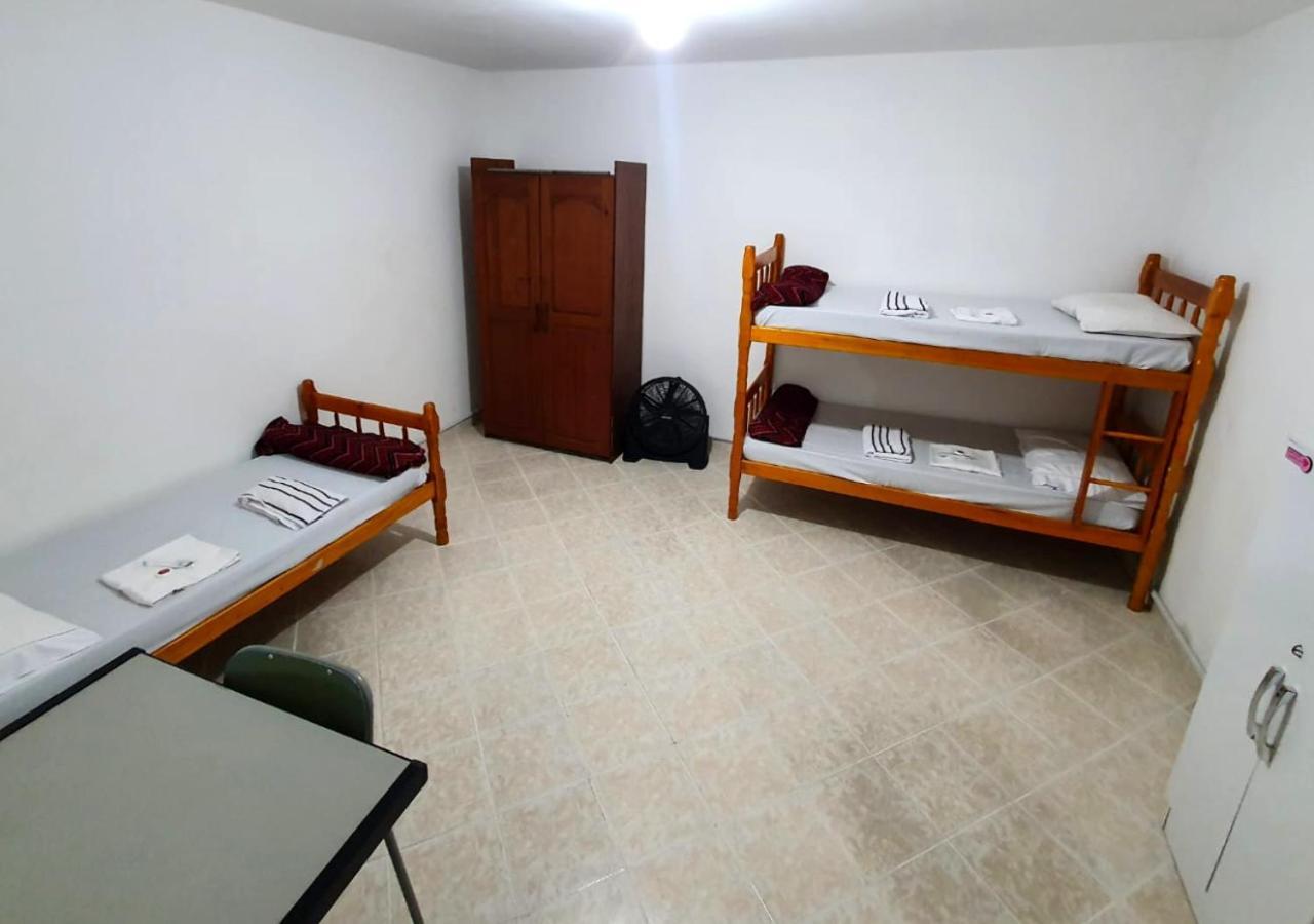 Hostel Airport Rooms ディアデマ エクステリア 写真